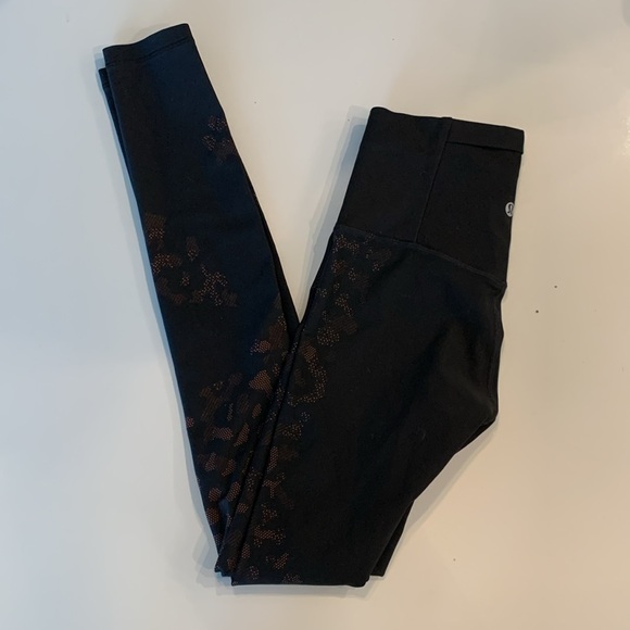 Lululemon Mapped out High Rise tight 28โ-black with orange/res camo-size 4 - Picture 15 of 16